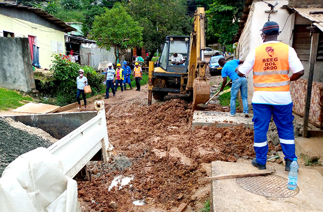 Gabon: La SEEG Renforce Ses Capacités D’adduction D’eau Dans Quatre Quartiers De Libreville.