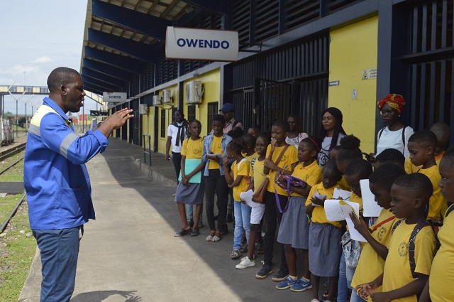 Setrag/ responsabilité sociétale : l’école privée laïque « les vainqueurs » en excursion à la gare ferroviaire d’Owendo