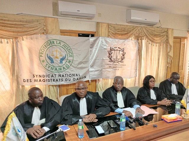 Grève des magistrats: Ali Bongo Ondimba en ultime recours
