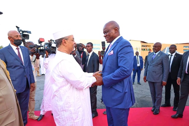 Tchad : Brice Clotaire Oligui Nguema à l’investiture de Mahamat Idriss Deby Itno