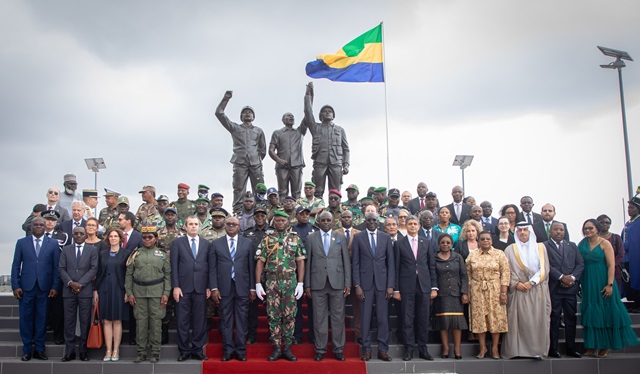 Gabon : le chef de l’État inaugure la stèle de la libération