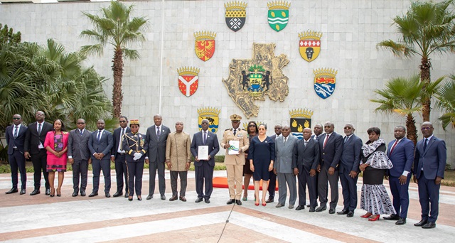 Gabon : Brice Clotaire Oligui Nguema reçoit le projet de Constitution